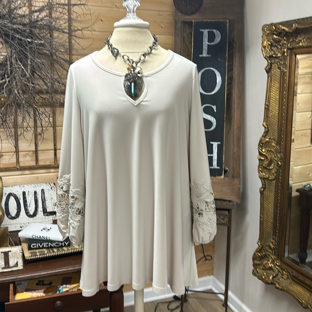 Joseph Ribcoff perfect Neutral Tunic Top